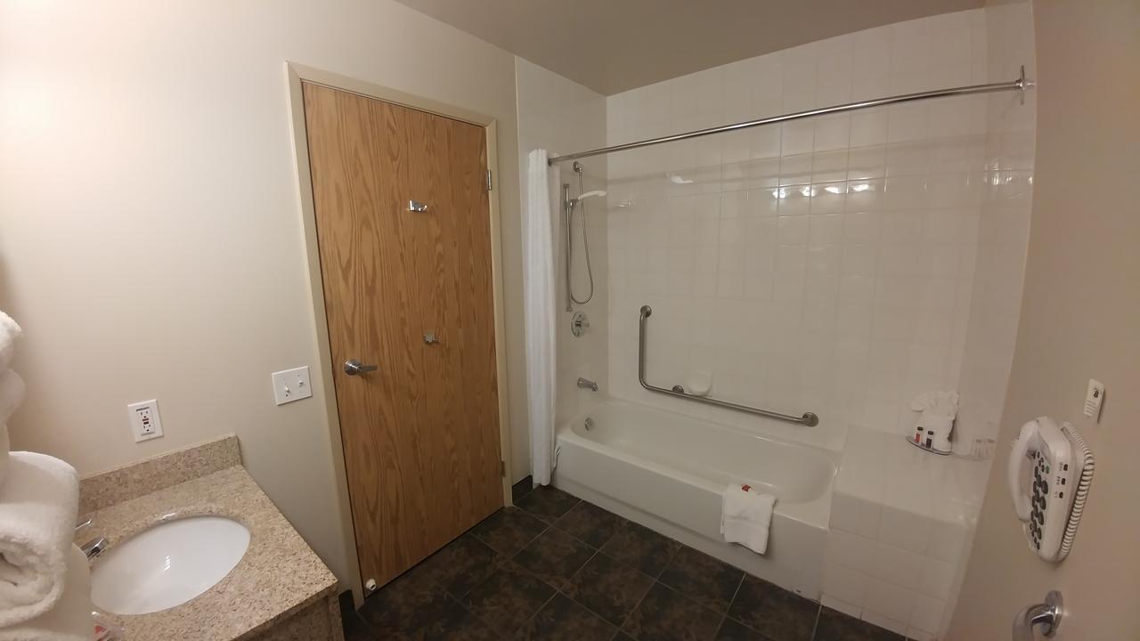 Homestay Express Airdrie Bagian luar foto
